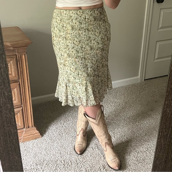 NorthStyle Dresses & Skirts - Vintage Green Floral Skirt